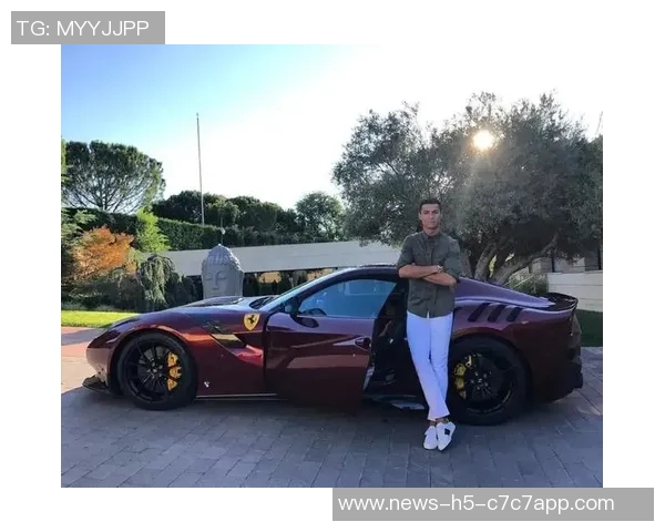 C罗身着西装出席白宫晚宴与美国防长亲密合影引发热议